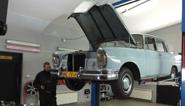 Mercedes W111 - kosztorys napraw